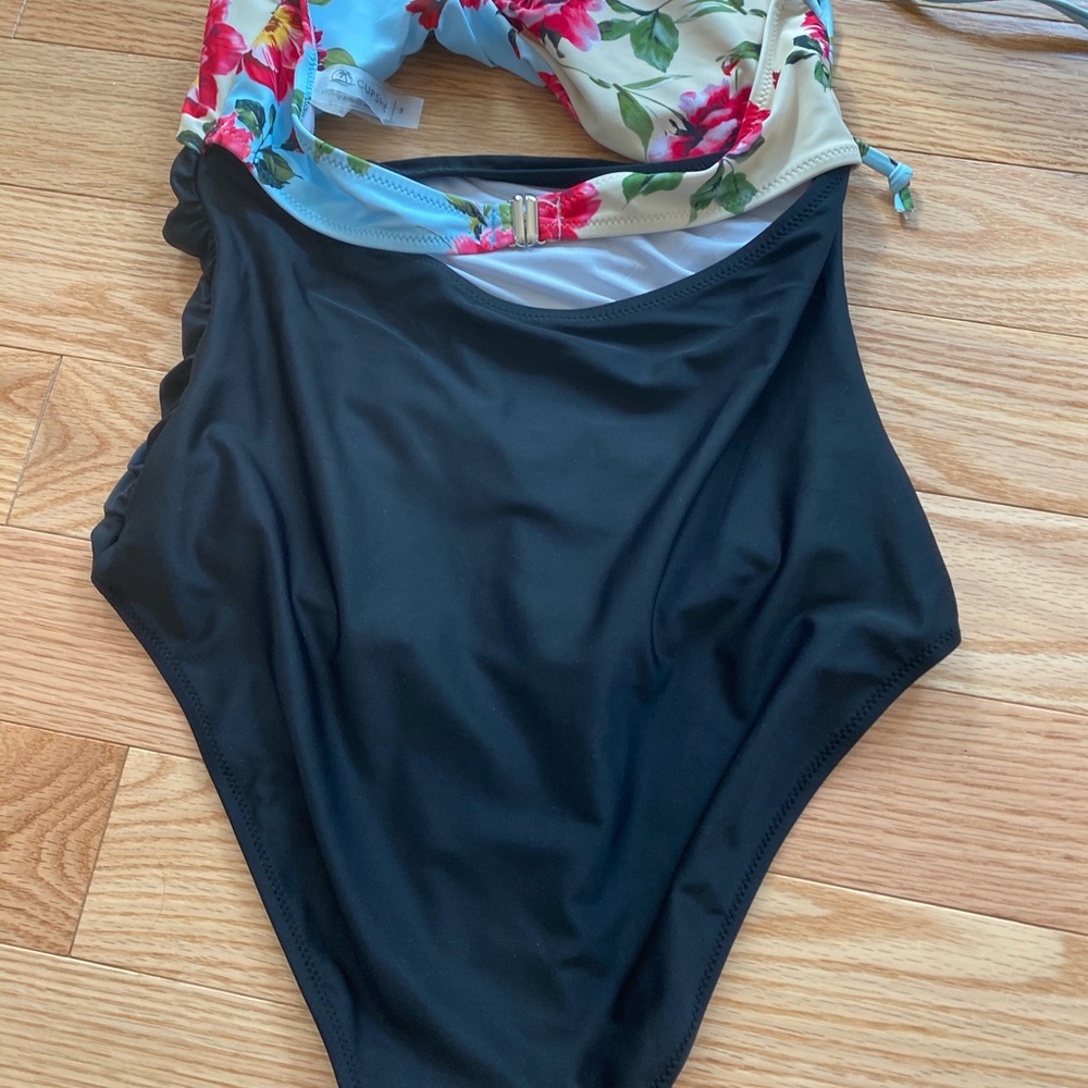 Cupshe Bathing Suit - image 5